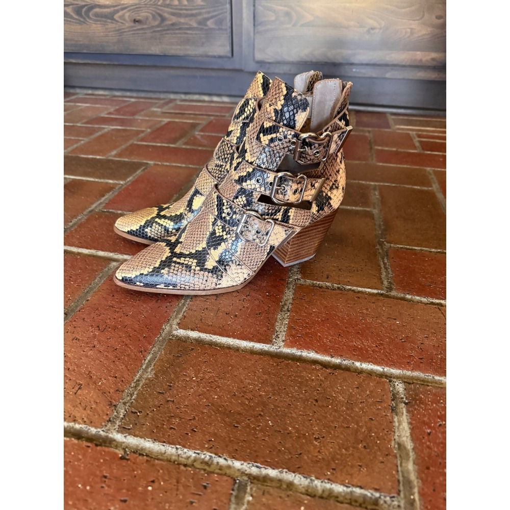 Gianni Bini Snakeskin Print Buckle Cut Out Ankle‎ Boots Brown Tan 8M